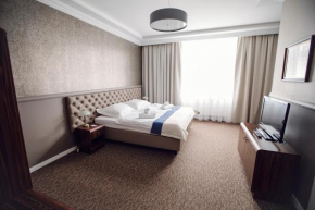 Отель Bristol Residence  Бытом